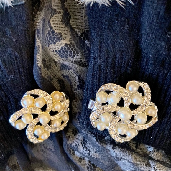 Vintage 1960’s sweater with fur collar & jewel button closures - Picture 5 of 8
